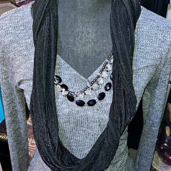 #365 (NWT)Ladies black Scarf with shimmer, had attached silver toned jewelry - Picture 6 of 13